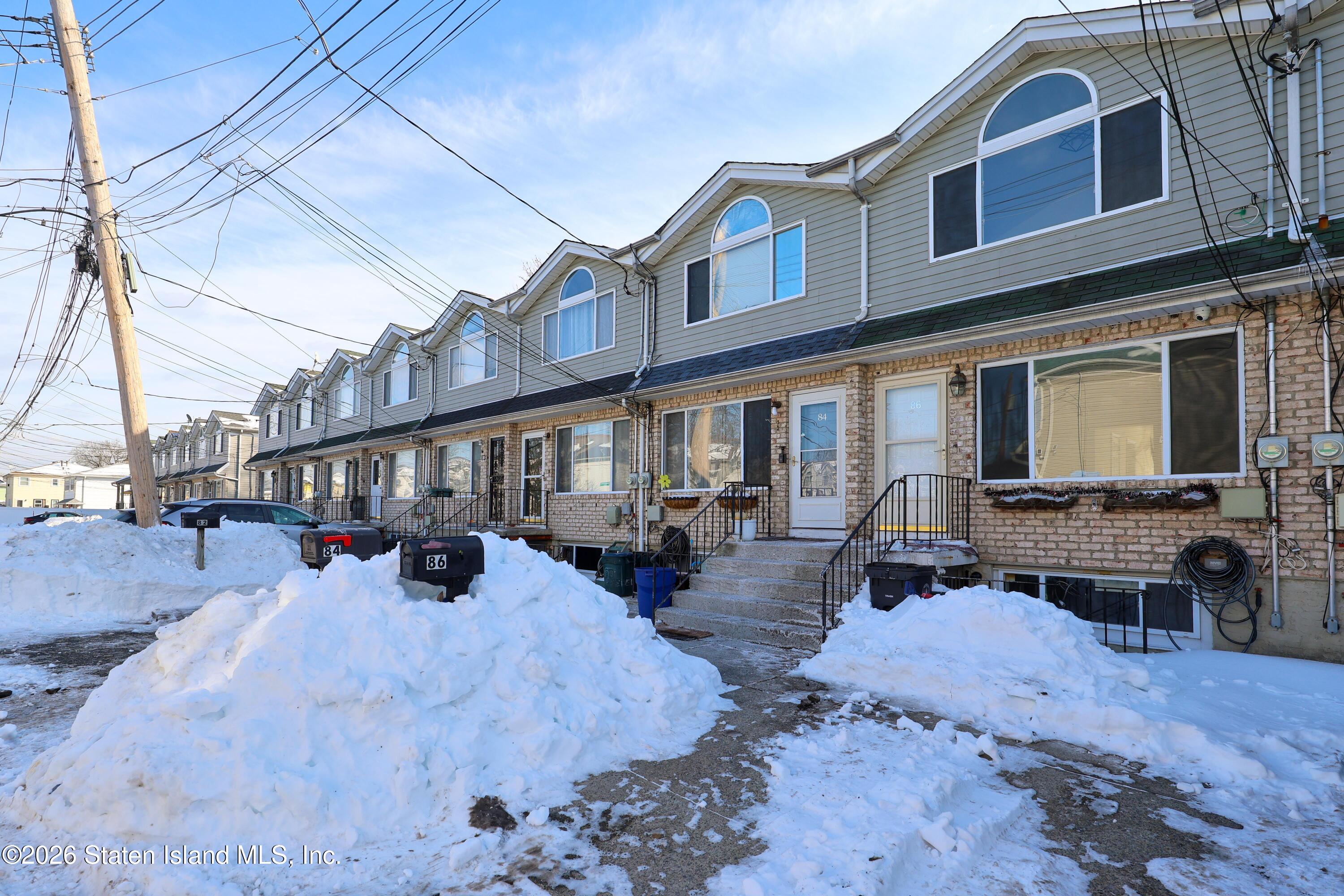 86 Confederation Place Staten Island, NY 10303 - Photo 3 of 29 IMG_9271