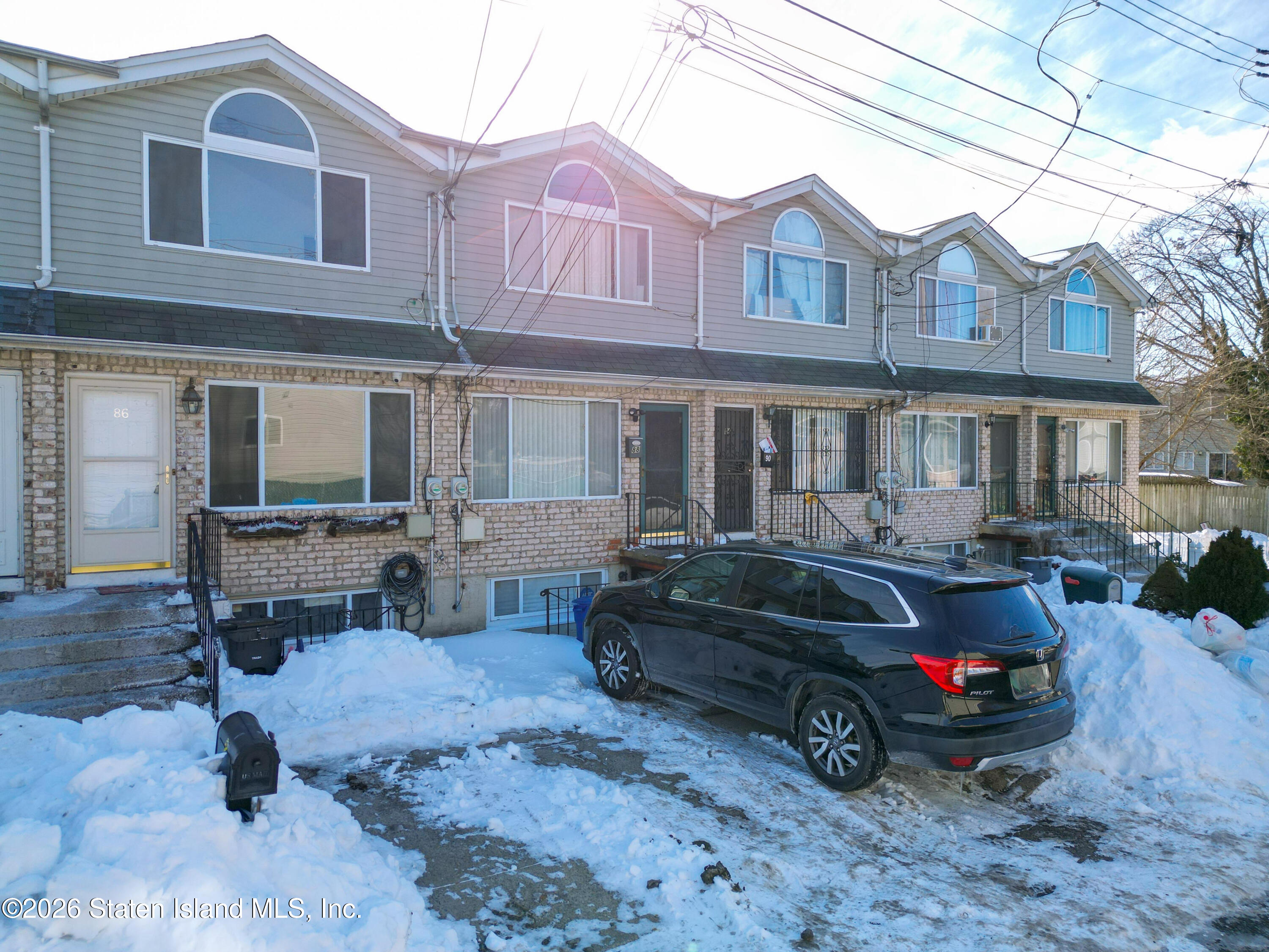 86 Confederation Place Staten Island, NY 10303 - Photo 4 of 29 dji_fly_20260131_140740_401_176990576506