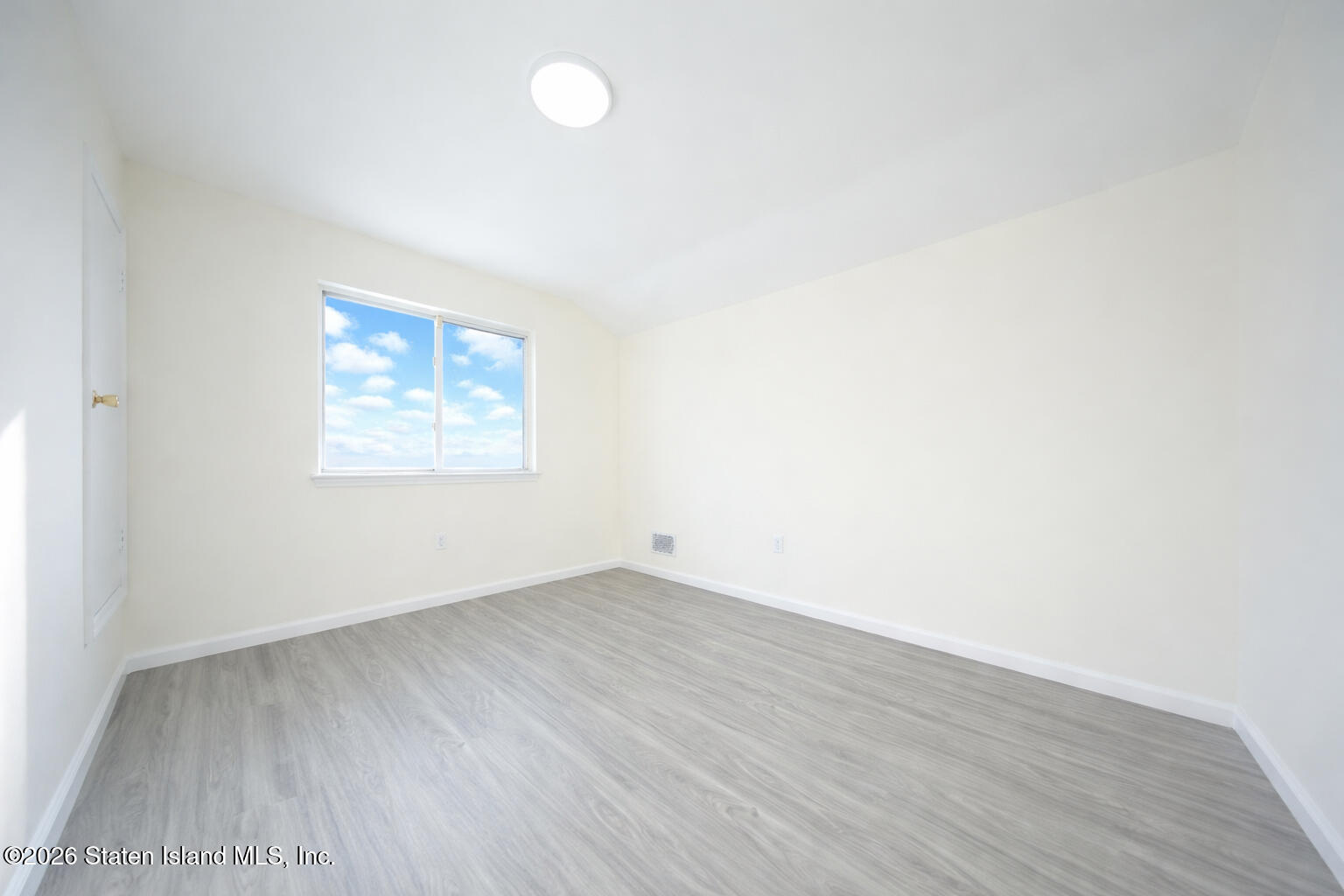 86 Confederation Place Staten Island, NY 10303 - Photo 5 of 29 657E1B86-8A4B-404E-A500-CD409CB61E1E