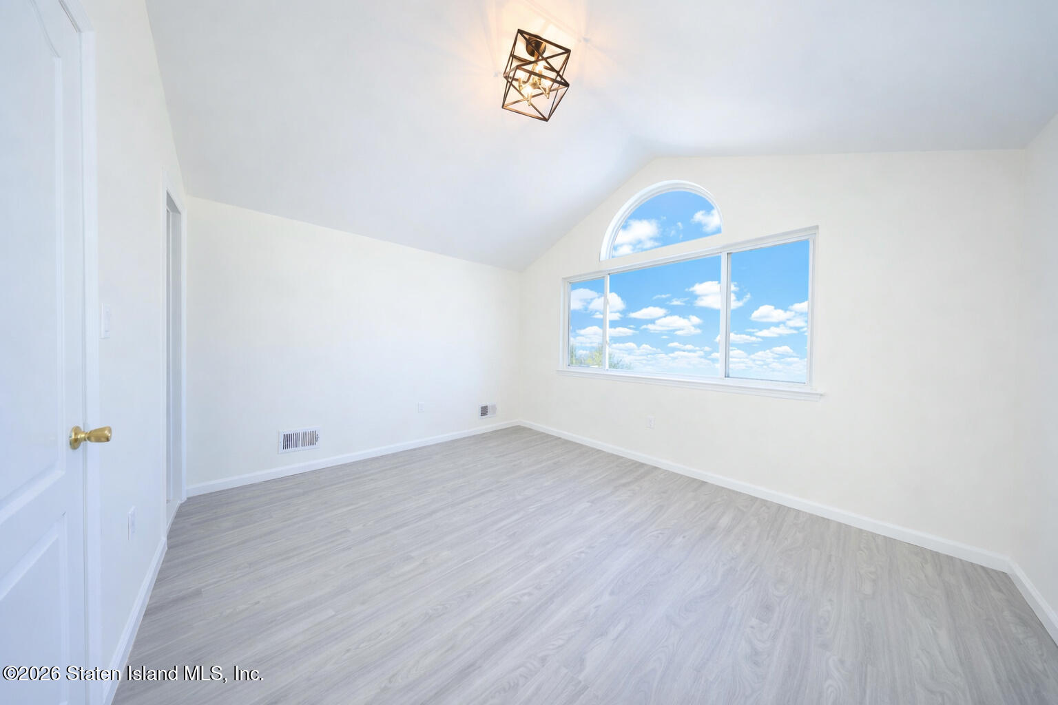 86 Confederation Place Staten Island, NY 10303 - Photo 8 of 29 0C7736F3-E24F-4E06-855F-6D705E9312BD