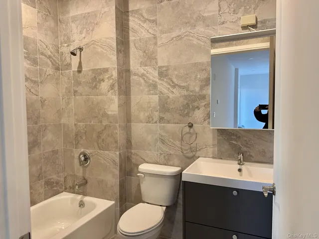 $3,095 | 362 West Merrick Road, Unit 206, Valley Stream, NY 11580