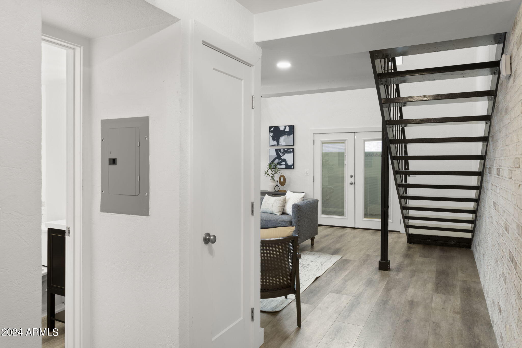 3136 North 38th Street, Unit 1 Phoenix, AZ 85018 - Photo 3 of 42 Chic Entry!