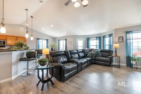 $685,000 | 803 South Boise Street, Glenns Ferry, ID 83623