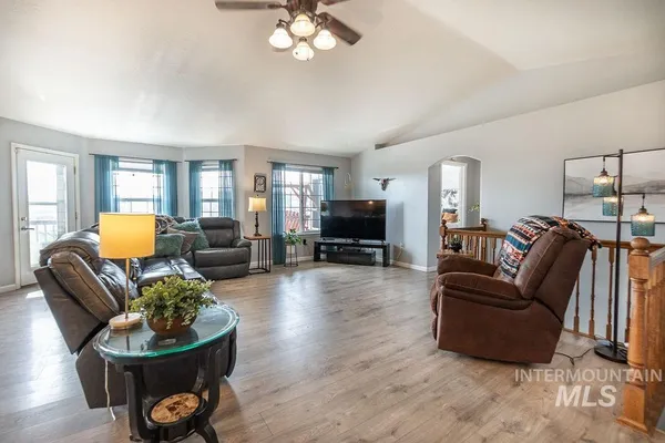 $685,000 | 803 South Boise Street, Glenns Ferry, ID 83623