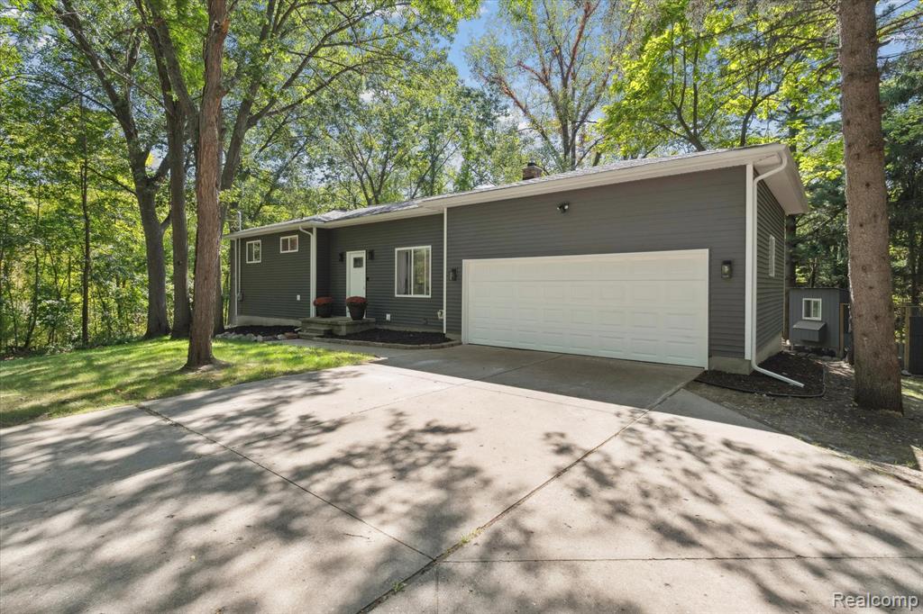 11246 White Lake Road Fenton, MI 48430 - Photo 4 of 41