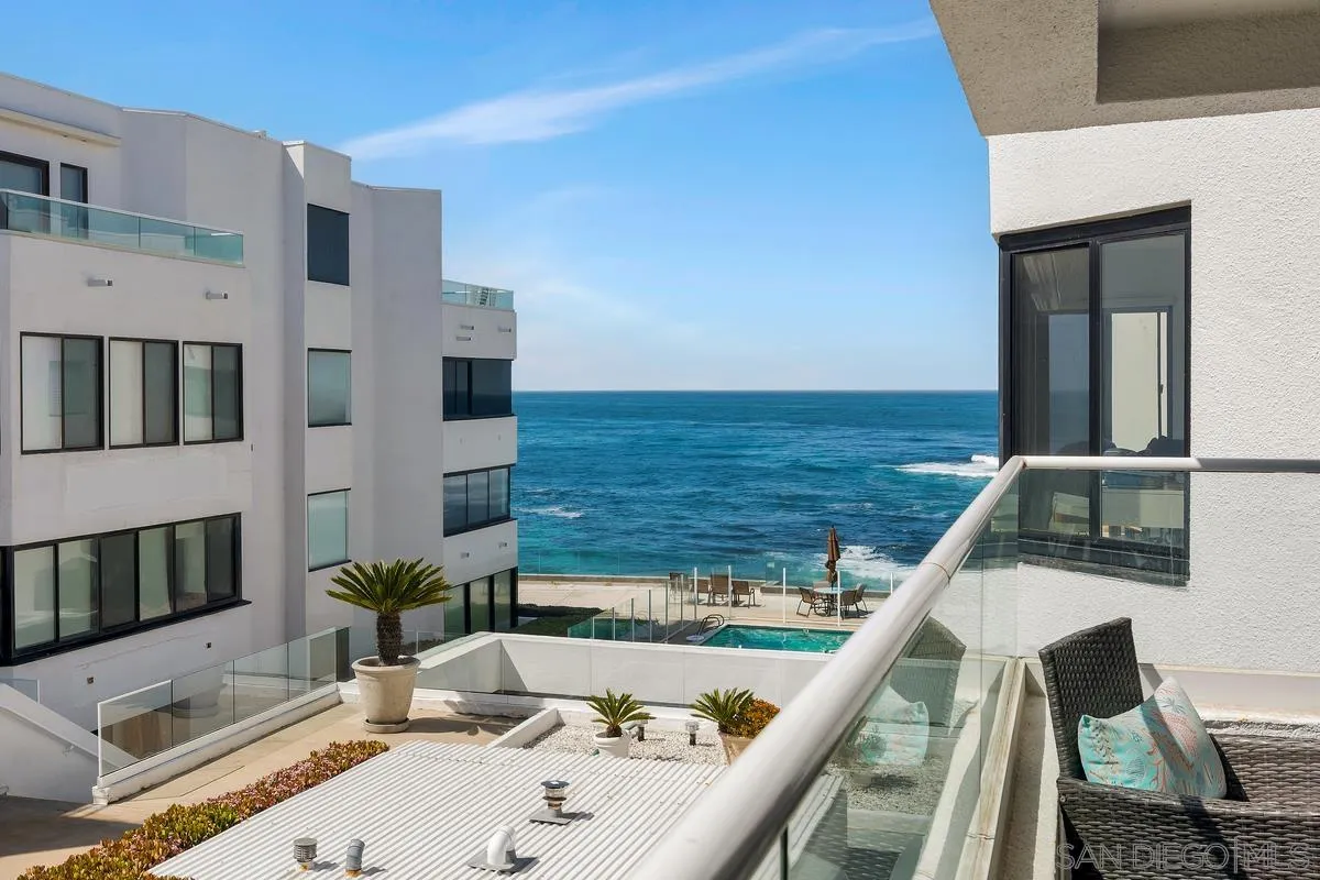 100 Coast Boulevard, Unit 304 La Jolla, CA 92037 - Photo 27 of 36 a view of roof deck with large oven and barbeque oven