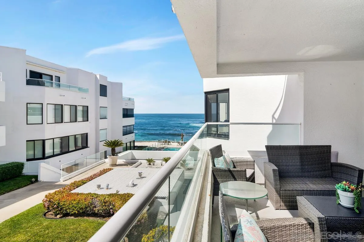 100 Coast Boulevard, Unit 304 La Jolla, CA 92037 - Photo 28 of 36 a view of living room and kitchen