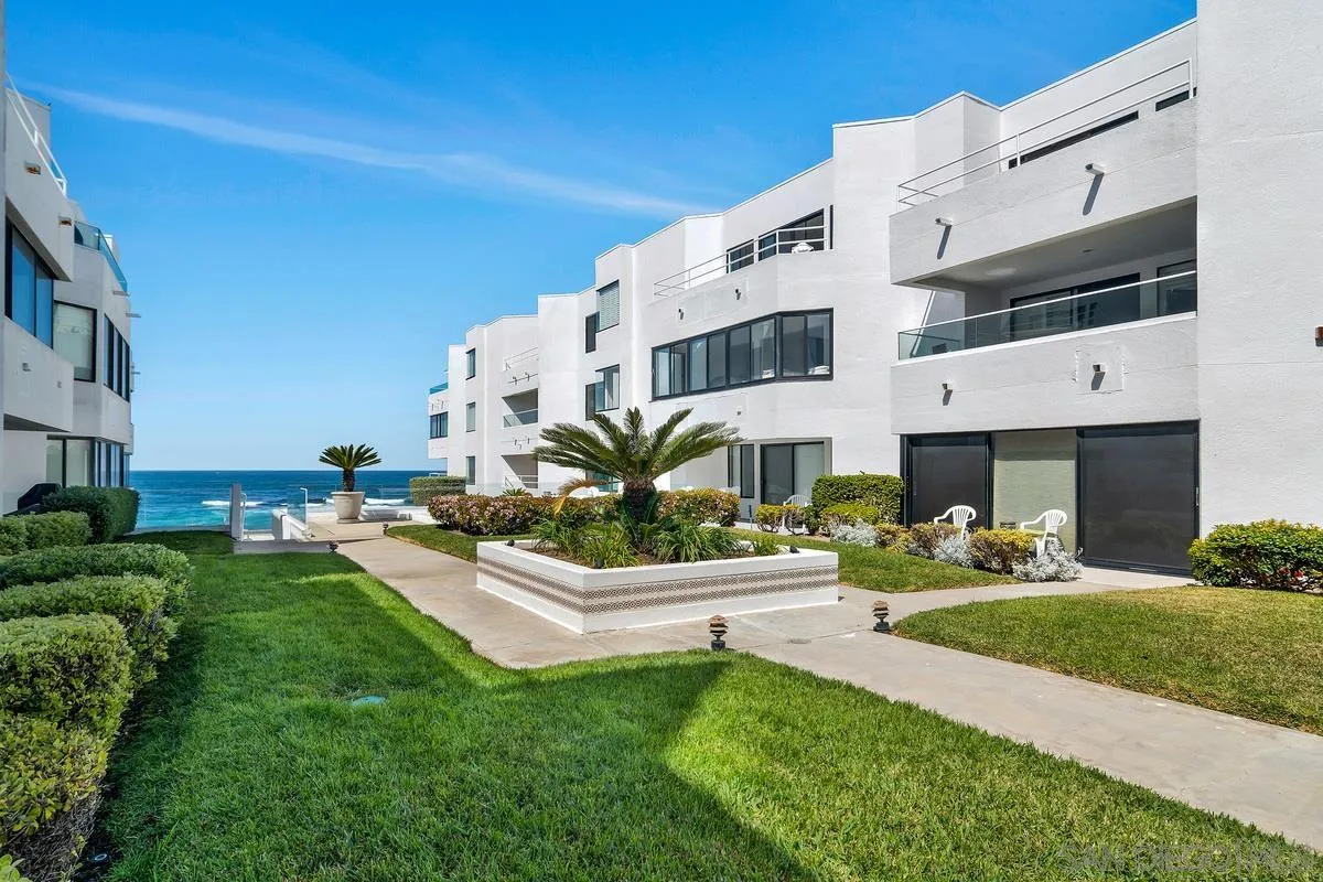 100 Coast Boulevard, Unit 304 La Jolla, CA 92037 - Photo 31 of 36 a view of a house with backyard and sitting area