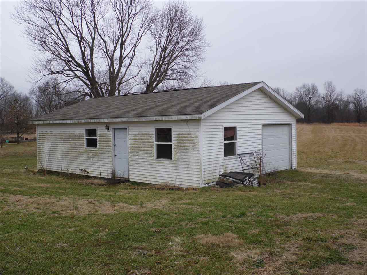 810 Woodville Road Mitchell, IN 47446 - Photo 3 of 13 Gallery Image 3