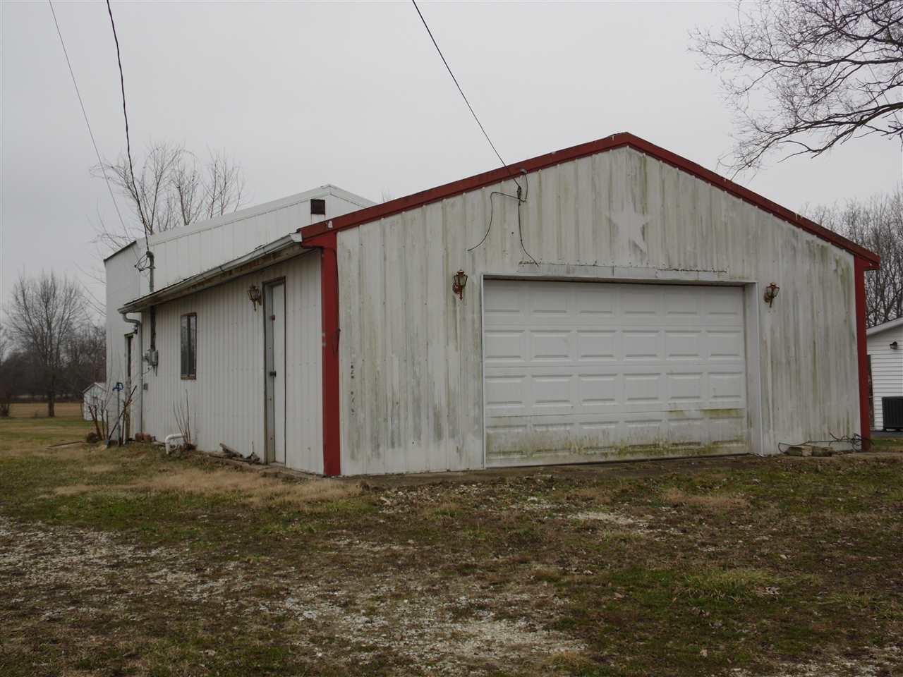 810 Woodville Road Mitchell, IN 47446 - Photo 5 of 13 Gallery Image 5