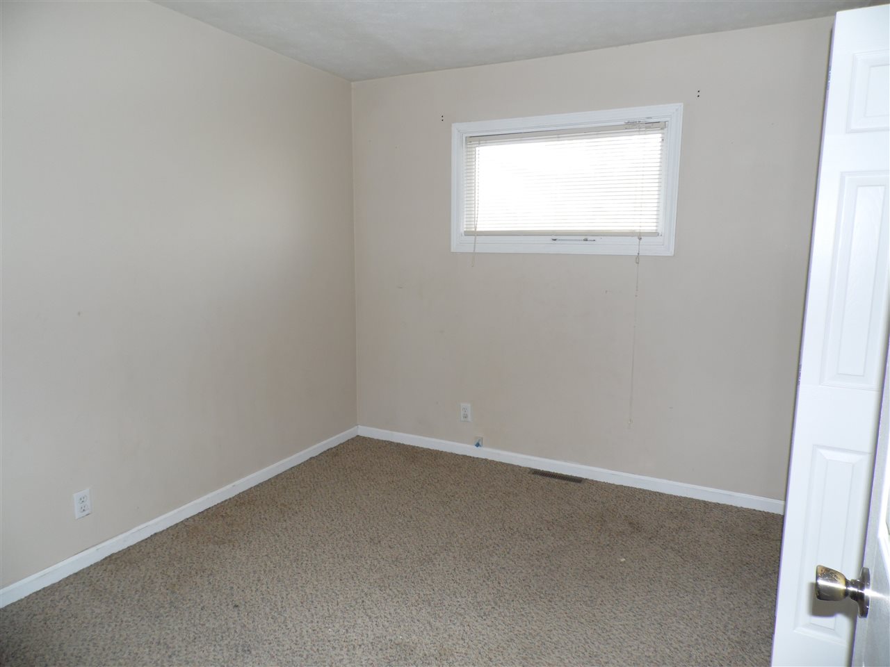 810 Woodville Road Mitchell, IN 47446 - Photo 9 of 13 Gallery Image 9