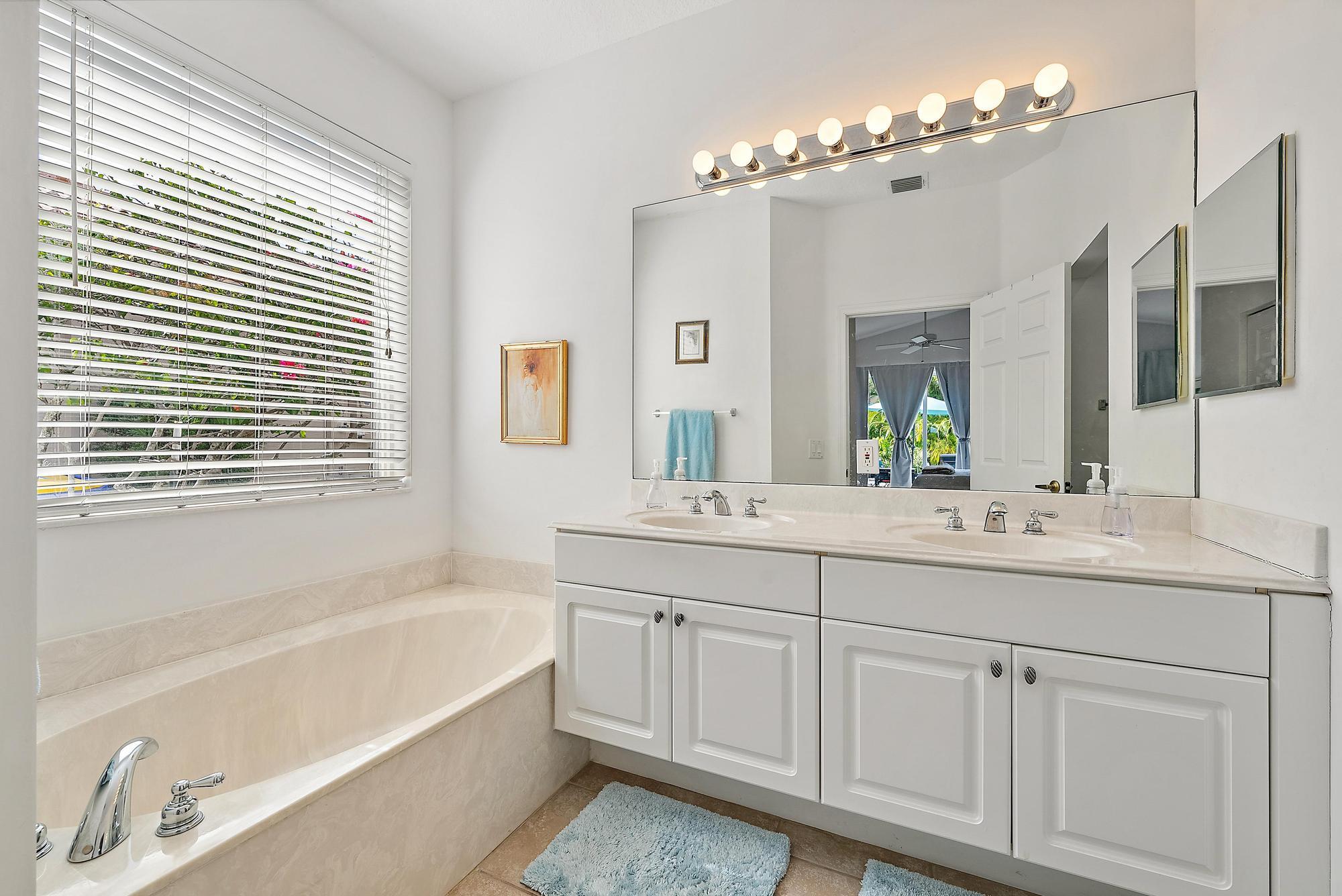 6784 Southeast Twin Oaks Circle Stuart, FL 34997 - Photo 23 of 35 6784 SE Twin Oaks Cir-15