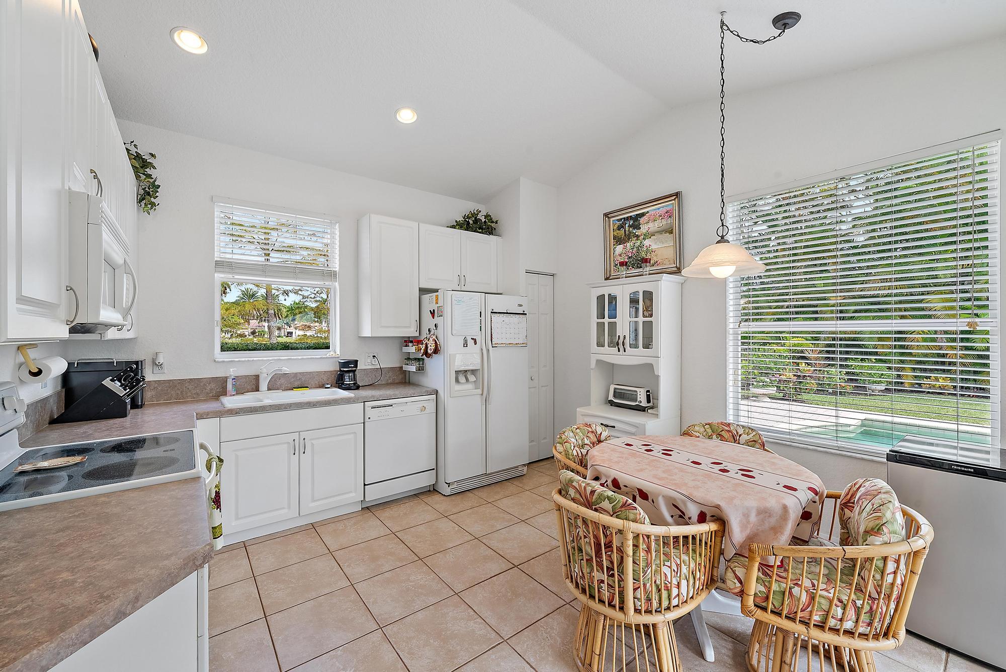 6784 Southeast Twin Oaks Circle Stuart, FL 34997 - Photo 10 of 35 6784 SE Twin Oaks Cir-9