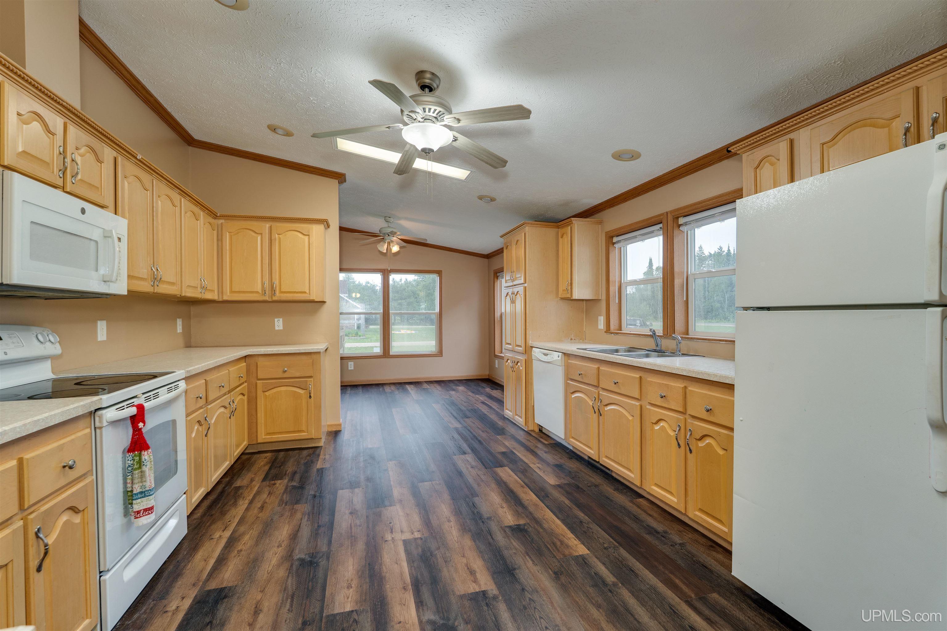 5880 River Road Manistique, MI 49854 - Photo 7 of 48 Gallery Image 7