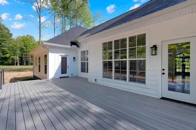 $694,000 | 511 Woods Lake Road, Decherd, TN 37324