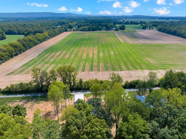 $694,000 | 511 Woods Lake Road, Decherd, TN 37324