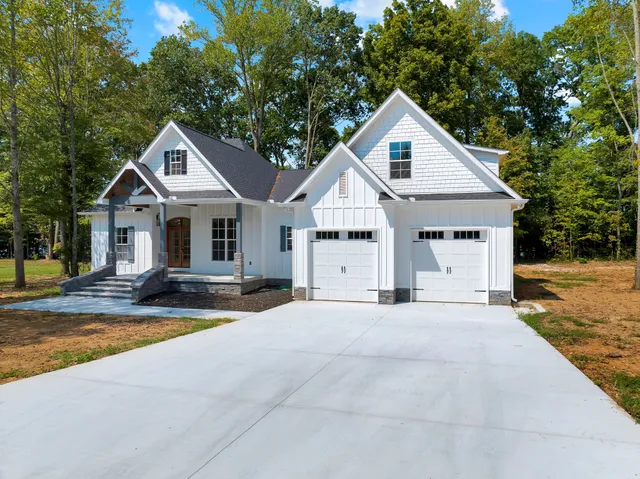 $694,000 | 511 Woods Lake Road, Decherd, TN 37324