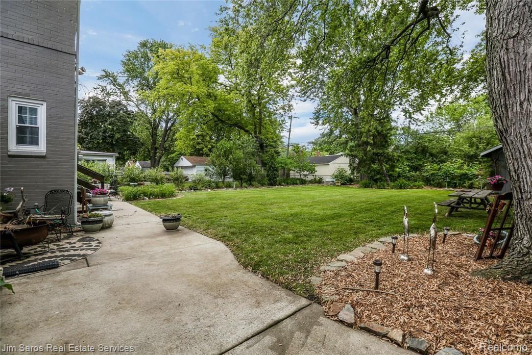 1439 Hawthorne Road Grosse Pointe, MI 48236 - Photo 19 of 20 1439 Hawthorne Rd Grosse-large-020-22-1439 Hawthorne Road00015-1500x1000-72dpi.jpg