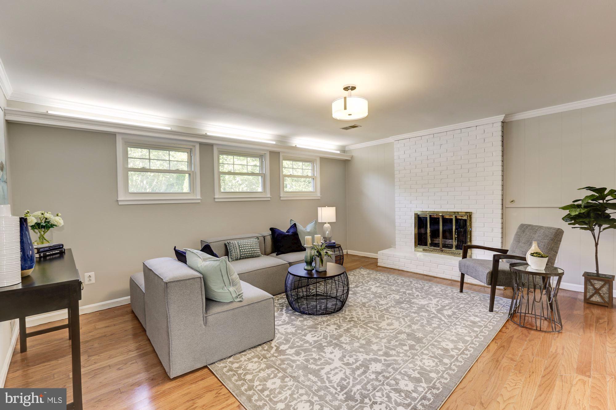6527 Old Chesterbrook Road McLean, VA 22101 - Photo 15 of 34 Rec Room with many windows