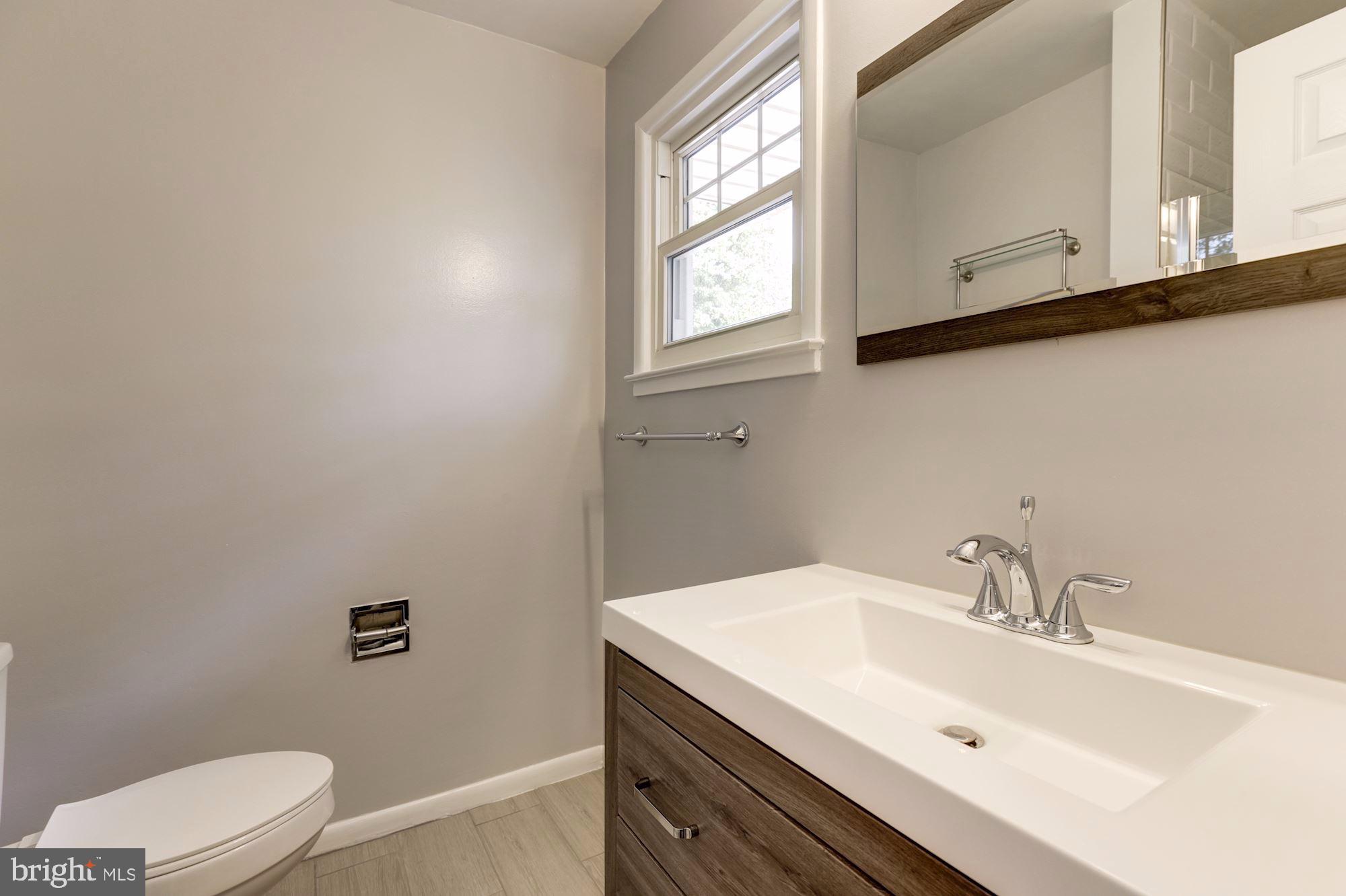 6527 Old Chesterbrook Road McLean, VA 22101 - Photo 25 of 34 1 of 4 full baths that were recently renovated