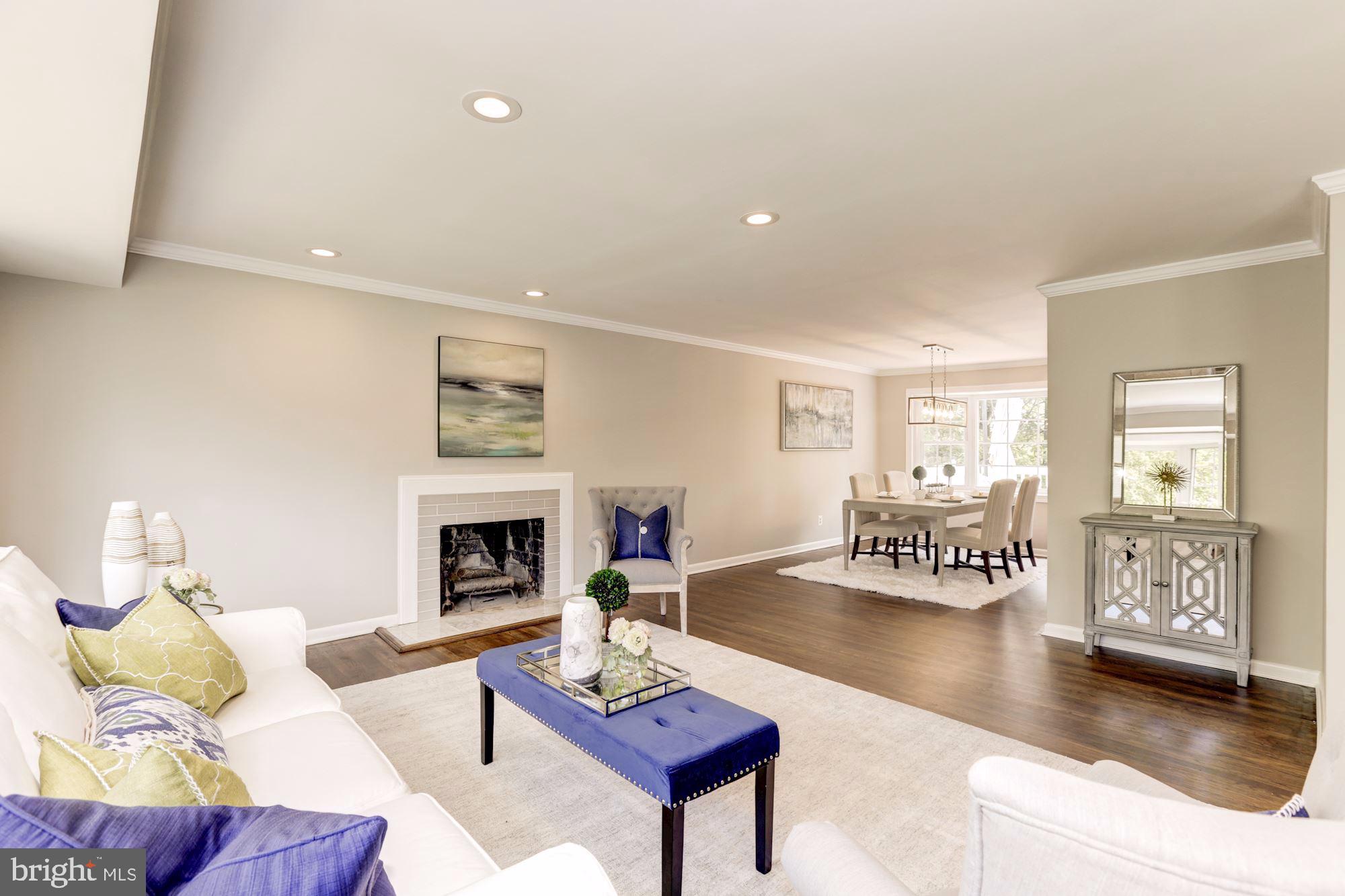 6527 Old Chesterbrook Road McLean, VA 22101 - Photo 6 of 34 Beautiful espresso hardwoods