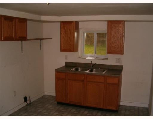 806 10th Street McKees Rocks, PA 15136 - Photo 4 of 8 Kitchen. First level eat-in-kitchen