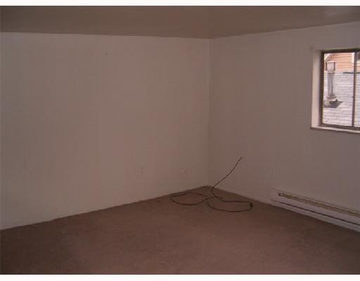 806 10th Street McKees Rocks, PA 15136 - Photo 5 of 8 Living Room. Second level living room