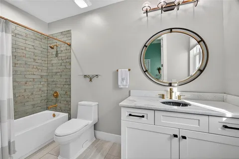 a view of a storage & utility room with washer and dryer
