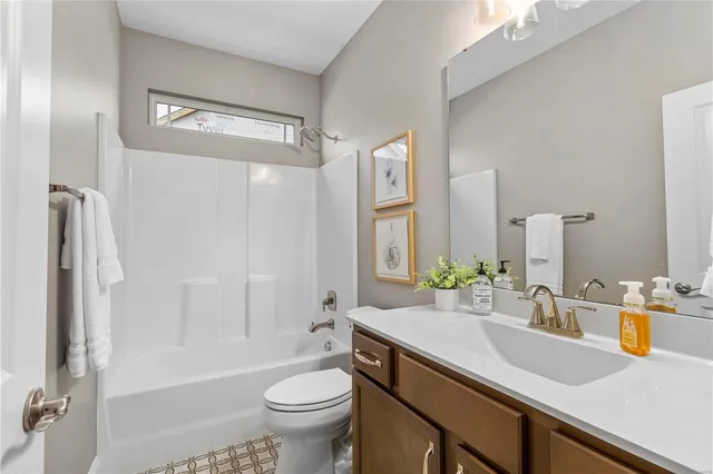 $422,900 | 1 Whitehall @ Ryehill Manor Street, St. Peters, MO 63376