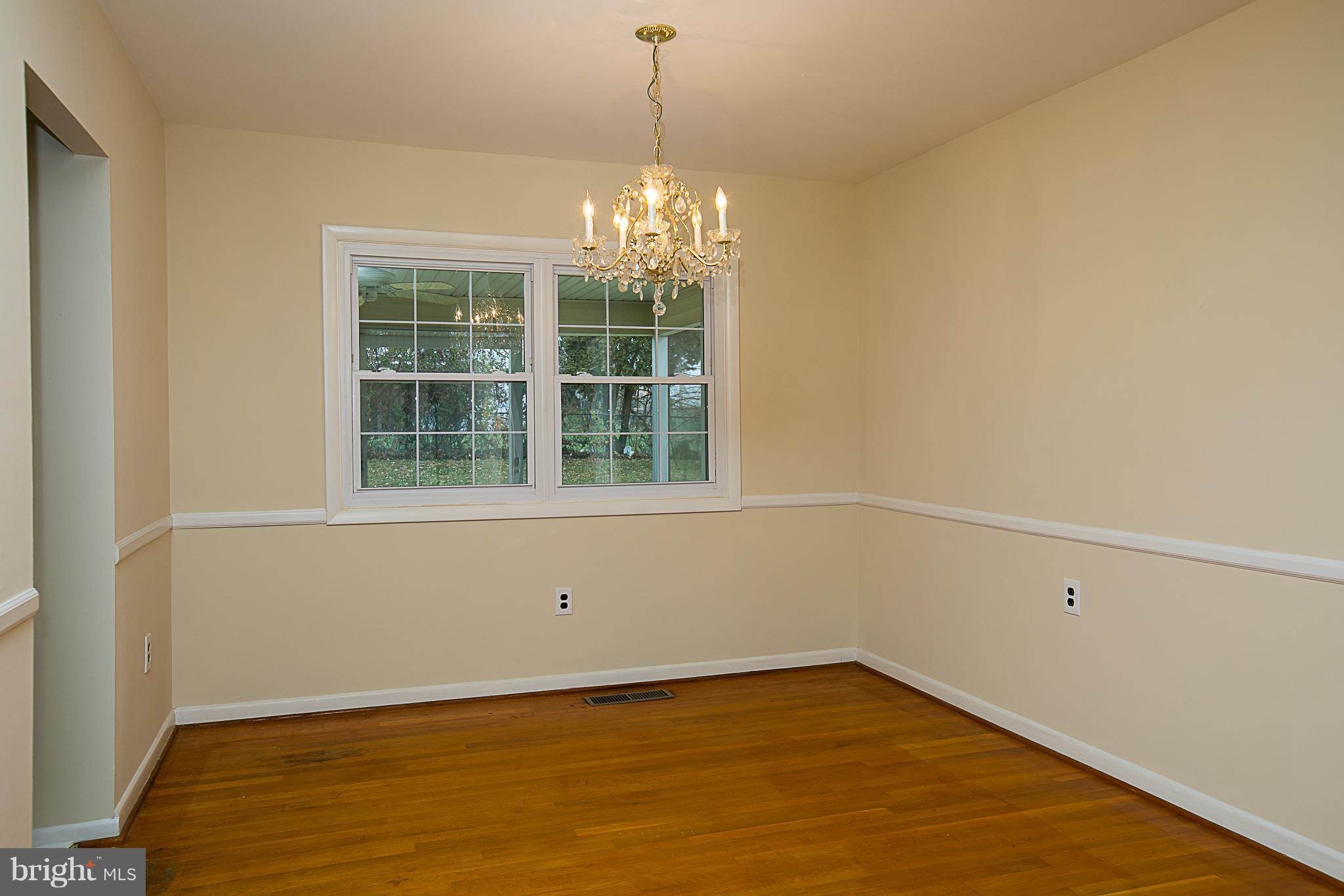 1416 Harberson Road Baltimore, MD 21228 - Photo 6 of 24 Dining Room