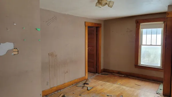 $90,000 | 53 Beckett Street, Williamstown, VT 05679