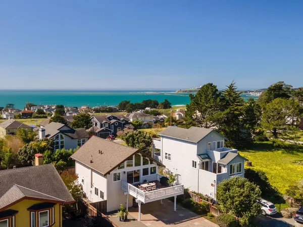 $1,575,000 | 350 6th Avenue, Half Moon Bay, CA 94019
