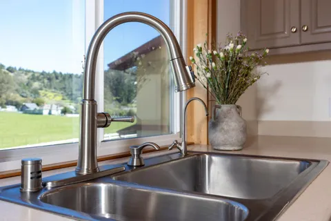 $1,549,000 | 350 6th Avenue, Half Moon Bay, CA 94019