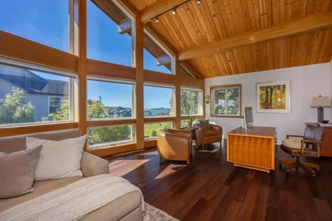 $1,575,000 | 350 6th Avenue, Half Moon Bay, CA 94019