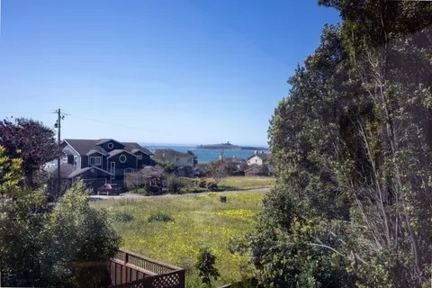 $1,549,000 | 350 6th Avenue, Half Moon Bay, CA 94019