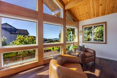 $1,575,000 | 350 6th Avenue, Half Moon Bay, CA 94019