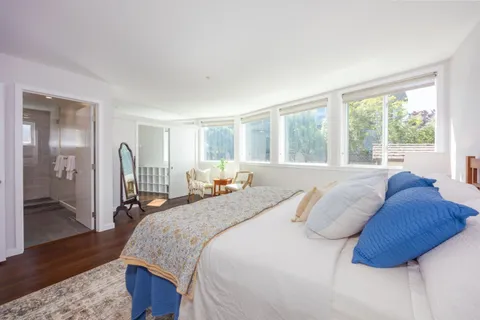 $1,575,000 | 350 6th Avenue, Half Moon Bay, CA 94019