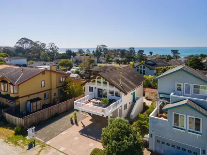 $1,549,000 | 350 6th Avenue, Half Moon Bay, CA 94019
