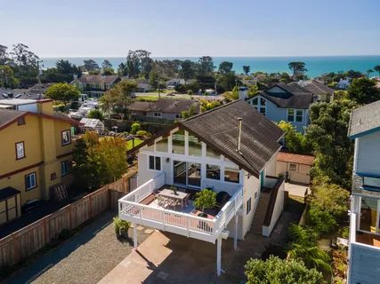 $1,549,000 | 350 6th Avenue, Half Moon Bay, CA 94019