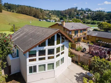 $1,575,000 | 350 6th Avenue, Half Moon Bay, CA 94019