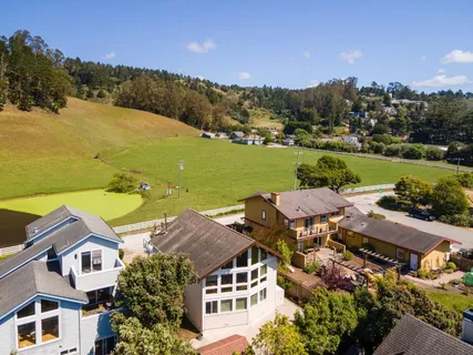 $1,575,000 | 350 6th Avenue, Half Moon Bay, CA 94019