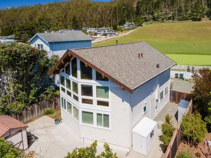 $1,575,000 | 350 6th Avenue, Half Moon Bay, CA 94019