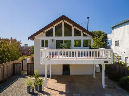 $1,575,000 | 350 6th Avenue, Half Moon Bay, CA 94019
