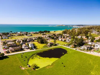 $1,575,000 | 350 6th Avenue, Half Moon Bay, CA 94019