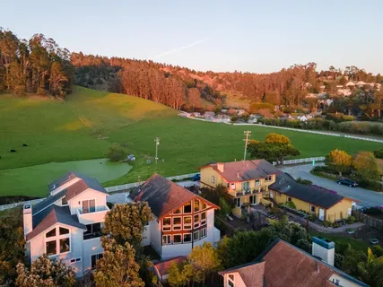 $1,549,000 | 350 6th Avenue, Half Moon Bay, CA 94019