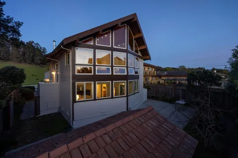 $1,549,000 | 350 6th Avenue, Half Moon Bay, CA 94019