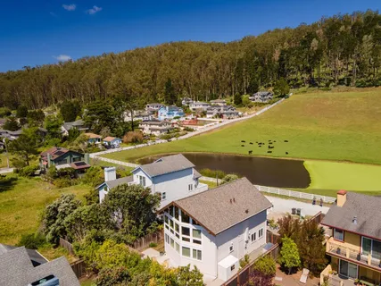 $1,575,000 | 350 6th Avenue, Half Moon Bay, CA 94019