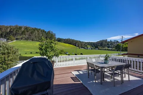 $1,549,000 | 350 6th Avenue, Half Moon Bay, CA 94019
