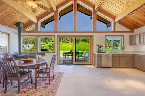 $1,575,000 | 350 6th Avenue, Half Moon Bay, CA 94019