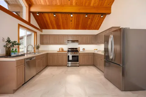 $1,549,000 | 350 6th Avenue, Half Moon Bay, CA 94019